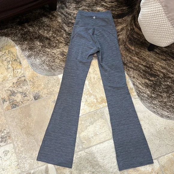 Lululemon Women's High Rise Groove Flare Leggings NWT size 2 - Picture 2 of 3